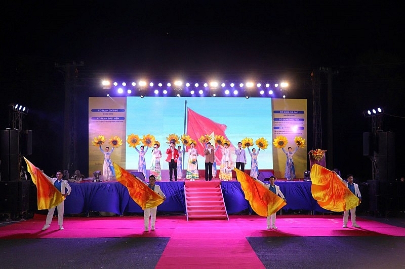 ការសម្តែងសិល្បៈដ៏លេចធ្លោជាច្រើនត្រូវបានបង្ហាញ។