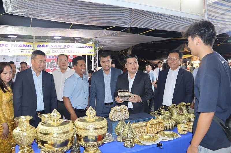 ពិធីបើកពិព័រណ៍ពាណិជ្ជកម្ម OCOP នៅតំបន់ព្រំដែនវៀតណាម-កម្ពុជា