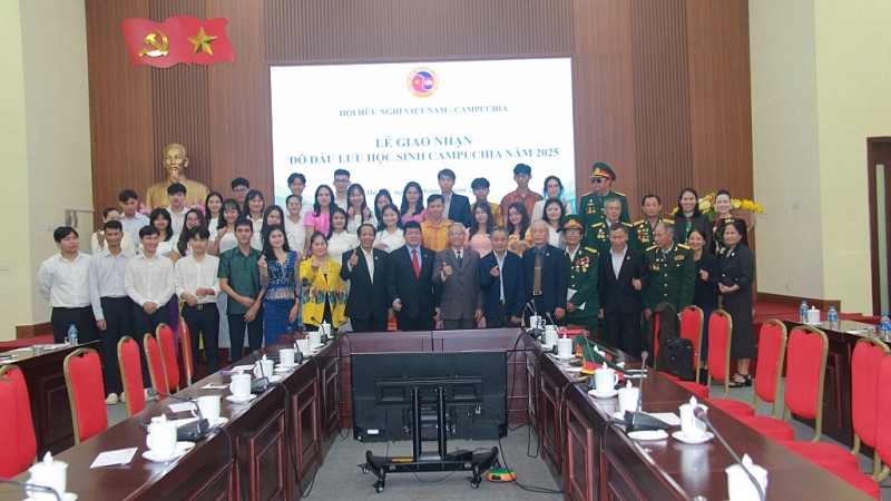 ការឧបត្ថម្ភនិស្សិតកម្ពុជា៖ ឆ្ពោះទៅរកភាពជាដៃគូរយៈពេលវែង