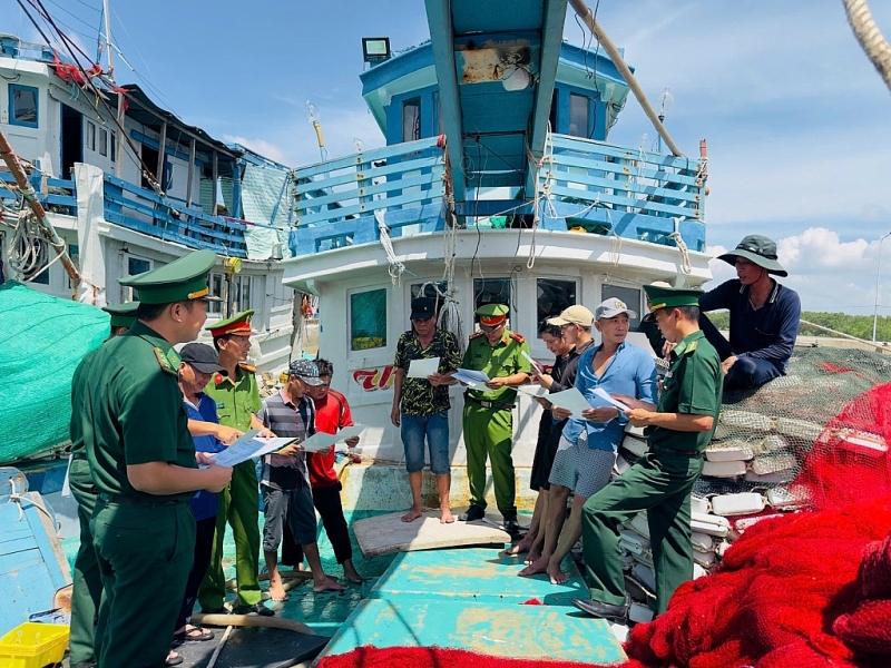ខេត្ត Vinh Long ពិនិត្យឡើងវិញ ១០០% នៃនាវានេសាទ និងរឹតបន្តឹងការគ្រប់គ្រងលើការនេសាទខុសច្បាប់ មិនបានរាយការណ៍ និងមិនមានការគ្រប់គ្រង (IUU)