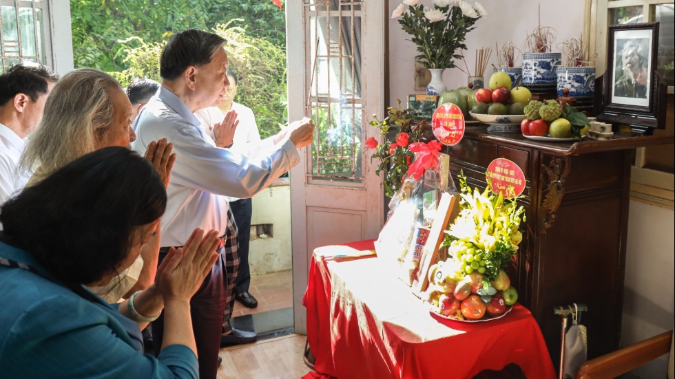 អគ្គលេខាបក្ស ប្រធានរដ្ឋវៀតណាម រំលឹកគុណូបការៈរបស់បណ្ដាអតីតសិល្បករ