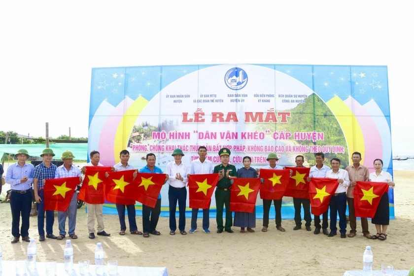 Ban Dân vận Huyện ủy huyện Kỳ Anh, phối hợp với UBND huyện, MTTQ và các đoàn thể chính trị - xã hội huyện Kỳ Anh, Đồn biên phòng Kỳ Khang, Công an huyện, Hội Chữ thập đỏ huyện và UBND các xã ven biển Kỳ Xuân, Kỳ Phú, Kỳ Khang đã phối hợp xây dựng kế hoạch triển khai mô hình “Dân vận khéo” năm 2024 với nội dung “Phối hợp tuyên truyền, vận động Nhân dân thực hiện tốt quy định chống khai thác thủy sản bất hợp pháp, không báo cáo và không theo quy định; phòng chống tai nạn và tìm kiếm cứu hộ trên biển”. Ban Dân vận Huyện ủy huyện Kỳ Anh, phối hợp với UBND huyện, MTTQ và các đoàn thể chính trị - xã hội huyện Kỳ Anh, Đồn biên phòng Kỳ Khang, Công an huyện, Hội Chữ thập đỏ huyện và UBND các xã ven biển Kỳ Xuân, Kỳ Phú, Kỳ Khang đã phối hợp xây dựng kế hoạch triển khai mô hình “Dân vận khéo” năm 2024 với nội dung “Phối hợp tuyên truyền, vận động Nhân dân thực hiện tốt quy định chống khai thác thủy sản bất hợp pháp, không báo cáo và không theo quy định; phòng chống tai nạn và tìm kiếm cứu hộ trên biển”.