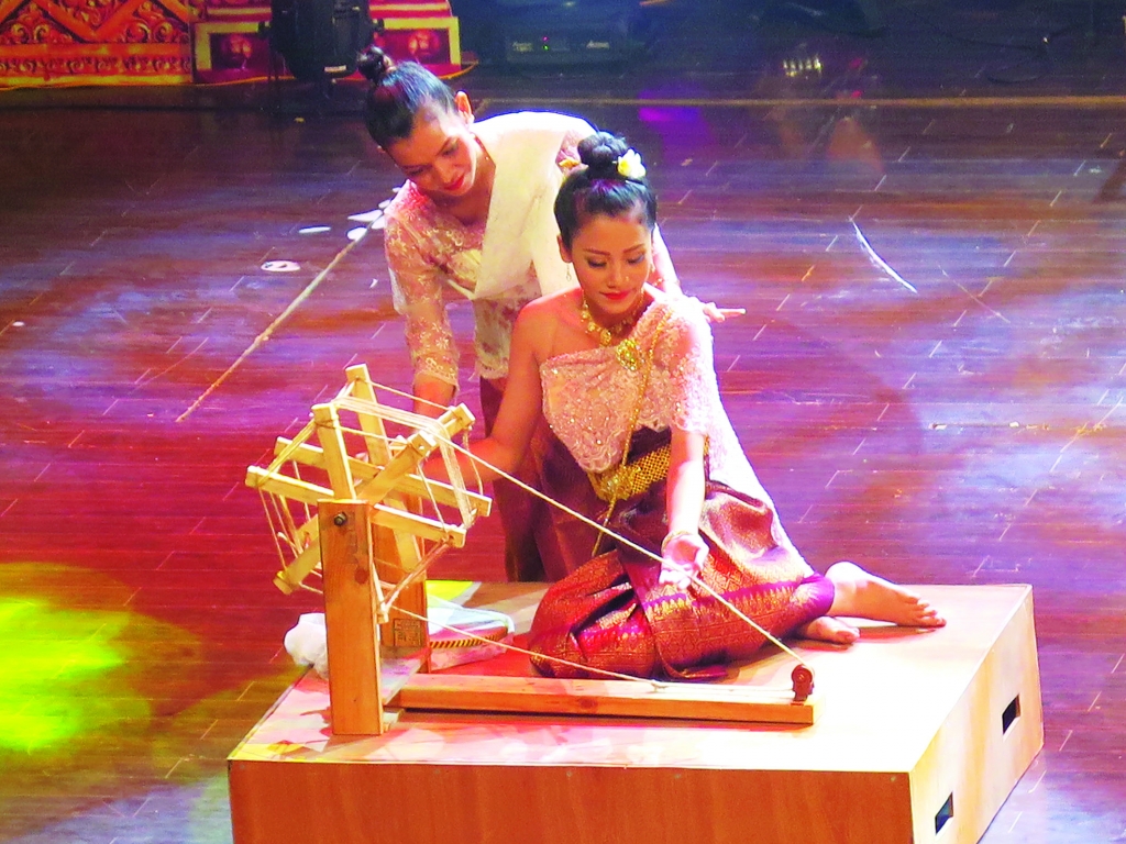 ច្បាប់ស្រីរបស់ជនជាតិ ខែ្មរ ណាមបូ