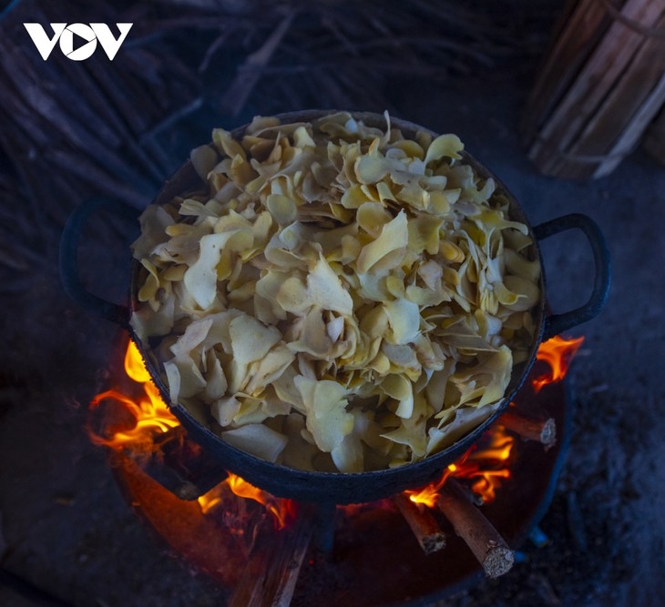 អញ្ជើញទៅទស្សនាភូមិ Ha Cang ដើម្បីស្វែងយល់មុខរបរធ្វើដំណាប់ខ្ញី Hue