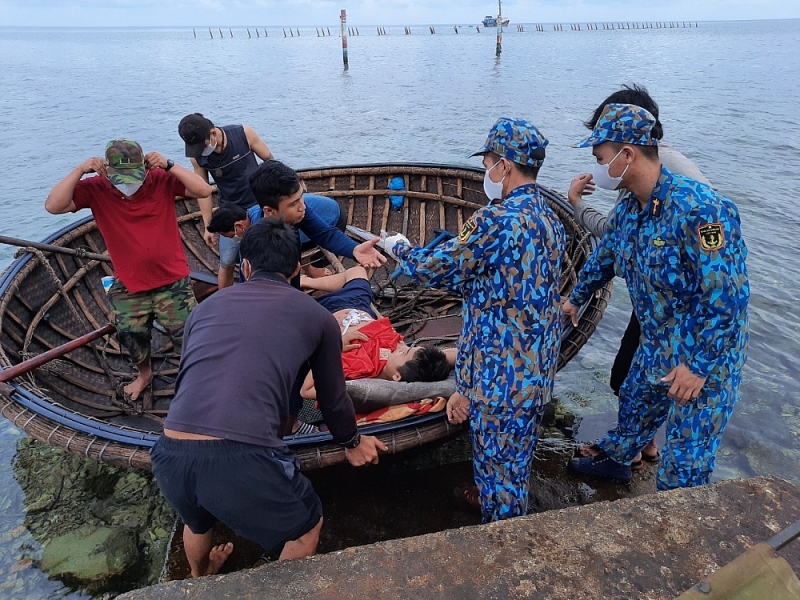 គ្រូពេទ្យនៅកោះ Truong Sa (Spratly Islands)