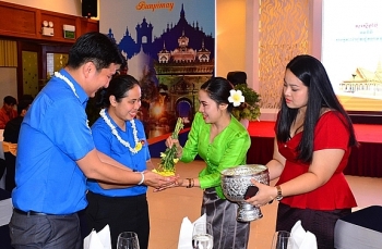ថ្នាក់ដឹកនាំទីក្រុង Ho Chi Minh បានជួបសំណេះសំណាល និងជូនពរ ដល់និស្សិតឡាវនិងកម្ពុជាក្នុងឱកាសពិធីបុណ្យចូលឆ្នាំថ្មីប្រពៃណីឡាវនិងកម្ពុជា