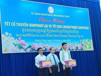 និស្សិតឡាវ និងកម្ពុជានៅខេត្ត Dong Thap រីករាយអបអរសាទរបុណ្យចូលឆ្នាំថ្មីប្រពៃណីជាតិឆ្នាំ ២០២១