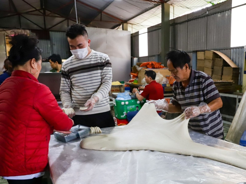នំ giay បុកដោយដៃ ដែលត្រូវបានគេស្គាល់ថាជាផលិតផលពិសេសរបស់ខេត្ត Phu Tho
