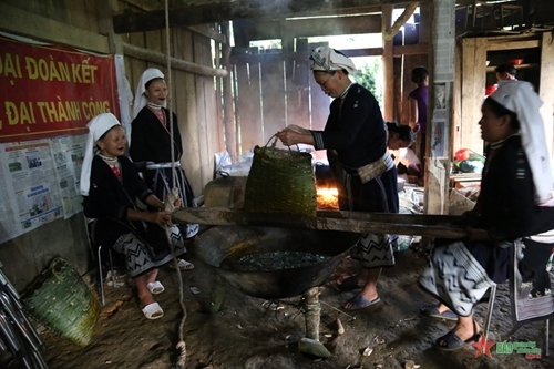 ភូមិជនជាតិ Dao Tien ឆ្ពោះទៅរកការអភិវឌ្ឍទេសចរណ៍ ភូមិជនជាតិ Dao Tien ឆ្ពោះទៅរកការអភិវឌ្ឍទេសចរណ៍