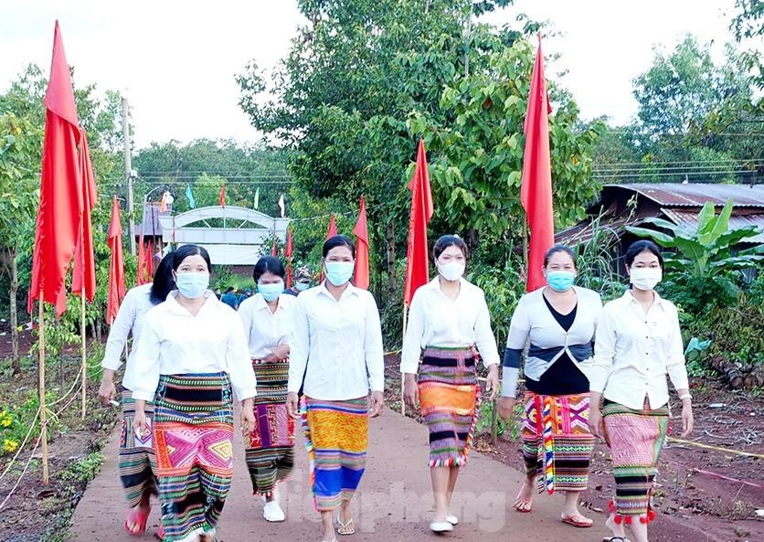 ជនជាតិភាគតិចនៅខេត្ត Binh Phuoc  សប្បាយរីករាយចូលរួមក្នុងថ្ងៃបោះឆ្នោតទូទាំងប្រទេស