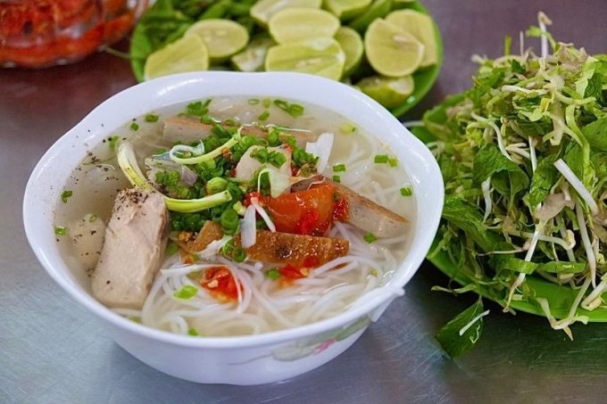 ហាងនំបញ្ចុកត្រី មានរយៈ ពេល ៤០ ឆ្នាំដែលទាក់ទាញអតិថិជន នៅទីក្រុង Nha Trang