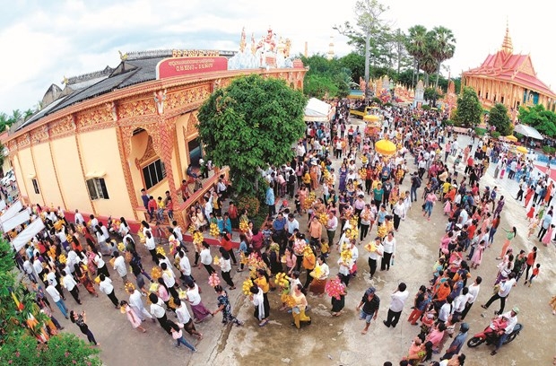 ចម្រុះពណ៌នៃបុណ្យកឋិនរបស់បងប្អូនជនជាតិ ខ្មែរ ណាមបូ