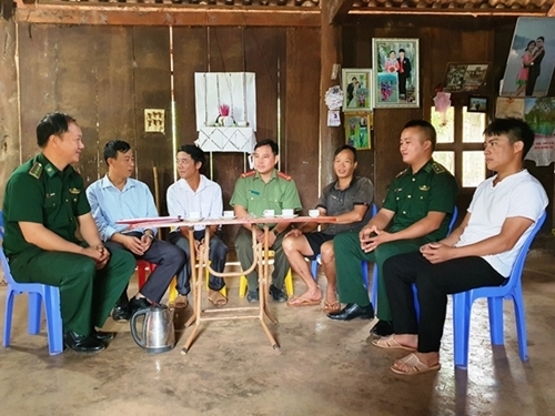រៀនភាសាជនជាតិភាគតិចដើម្បីមនោសញ្ចេតនារវាងកងទ័ព និងប្រជាជនឱ្យកាន់តែស្អិតរមួត