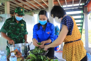 ភាពកក់ក្តៅរវាងកងទ័ងនិងប្រជាជន នៅទីស្នាក់ការបង្ការនិងប្រយុទ្ធនឹងជំងឺរាតត្បាត