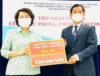 ស្ថានអគ្គកុងស៊ុលនៃព្រះរាជាណាចក្រកម្ពុជាប្រចាំទីក្រុងហូជីមិញជូនថវិកា ២០០,០០០ ដុល្លារអាមេរិកដល់ប្រជាជនទីក្រុងហូជីមិញដើម្បីទប់ទល់នឹងជំងឺ Covid -19