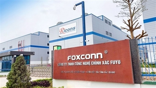 សាជីវកម្មធំៗជាច្រើនដូចជា Apple, Samsung និង Foxconn រើរោងចក្រផលិតកម្មមកកាន់ប្រទេសវៀតណាម