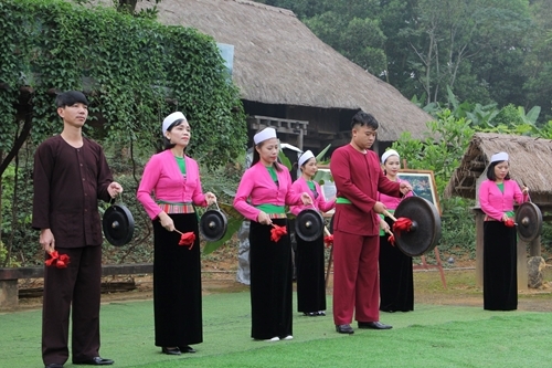 ពិធី “ធ្វើឲ្យផ្ទះត្រជាក់ត្រជំ” របស់ជនជាតិ Muong