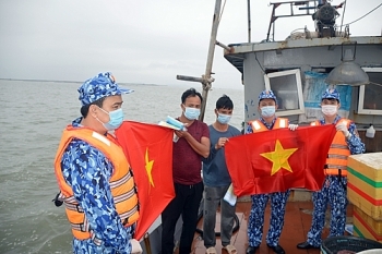 ពួតដៃគ្នាជួយអ្នកនេសាទ