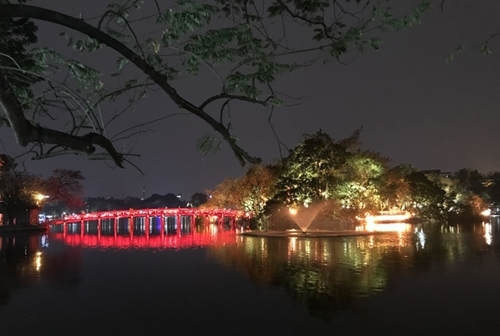 ការតាំងពិព័រណ៍ប័ណ្ណសារអំពីបឹង Guom តាមប្រព័ន្ធវីដេអូ