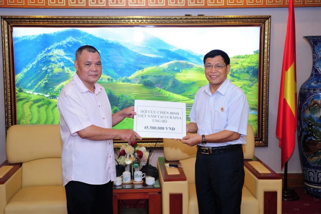 អតីតយុទ្ធជនវៀតណាមនៅប្រទេសអ៊ុយក្រែនបរិច្ចាគថវិកាចំនួន ២០០០ ដុល្លាដើម្បីជួយគាំទ្រដល់យុទ្ធមិត្តនៅប្រទេសវៀតណាមដែលកំពុងជួបការលំបាកដោយសារជំងឺកូវីដ ១៩
