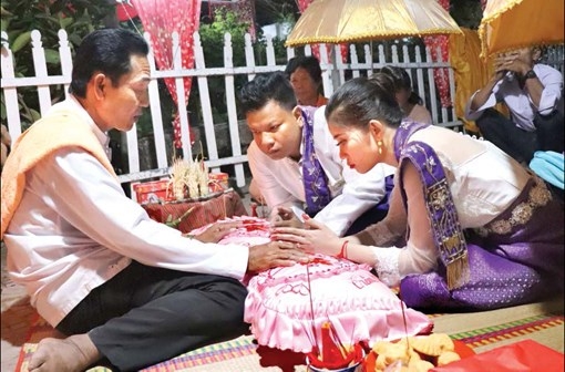 គ្រូអាចារ្យ - ស្ពានចម្លងវប្បធម៌នៃសហគមន៍ ខ្មែរ នៅតំបន់ណាមបូ