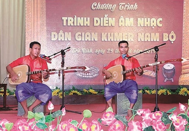 បទសម្ភាសន៍ជាមួយលោក ដាញ់ សារឹម៖ អ្នកថែរក្សាសិល្បៈហ្គីតាបុរាណរបស់ជនជាតិខ្មែរភាគខាងត្បូង