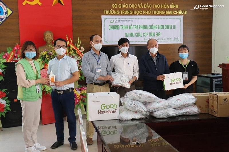 GNI ផ្តល់សម្ភរៈនិងបរិក្ខារពេទ្យសម្រាប់ការប្រយុទ្ធប្រឆាំងនឹងជំងឺកូវីដ-១៩ ដល់សាលាចំនួន ៦ នៅស្រុក Mai Chau (ខេត្តHoa Binh)