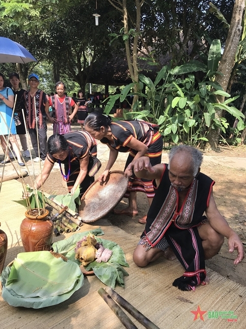 ពិធីបុណ្យអំណរស្រូវថ្មីរបស់ជនជាតិ Xo Dang ពិធីបុណ្យអំណរស្រូវថ្មីរបស់ជនជាតិ Xo Dang