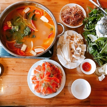 ស៊ុបត្រីក្តៅ ៗ នៅទីរួមស្រុក Sa Pa - អាហារឆ្ងាញ់ពិសារនៃតំបន់ព្រៃភ្នំភាគពាយ័ព្យ