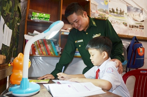 គ្រូបង្រៀនជាកងទ័ពការពារព្រំដែន