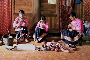 មុខរបរស្បែកជើងប៉ាក់របស់ជនជាតិ Xa Phang
