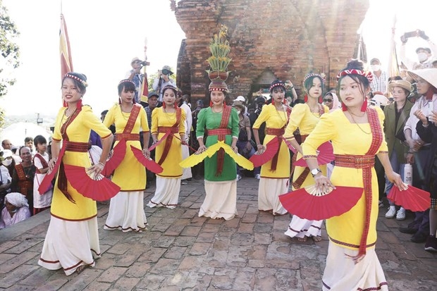 បងប្អូនជនជាតិ ចាម ខេត្ត និញធន់ ទទួលស្វាគមន៍ពិធីបុណ្យ កាតេ ឆ្នាំ ២០២២ យ៉ាងឱឡារិក
