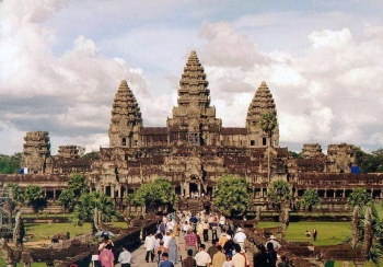 ឆ្នាំ២០១៩ភ្ញៀវទេសចរជាង ២លាននាក់ ទិញបណ្ណចូលទស្សនារមណីយដ្ឋានអង្គរ ទទួលចំណូលជិត ១០០លានដុល្លារ