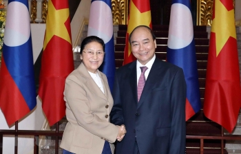 នាយករដ្ឋមន្រ្តីវៀតណាមលោក Nguyen Xuan Phuc អញ្ជើញទទួលជួបជាមួយប្រធានរដ្ឋសភាឡាវលោកស្រី Pany Yathotou