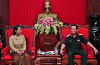 ឧបនាយករដ្ឋមន្រ្តីកម្ពុជាអញ្ជើញទៅសួរសុខទុក្ខនិងជូនពរឆ្នាំថ្មីចំពោះបញ្ជាការយោធភូមិភាគទី ៧