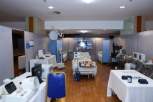 បើកសម្ពោធន៍មជ្ឈមណ្ឌលសុខាភិបាលបម្រើមហាសន្និបាតលើកទី ១៣ របស់បក្សកុម្មុយនិស្តវៀតណាម