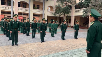 កងទ័ពការពារព្រំដែនទីក្រុង Da Nang ជួយឧបត្ថម្ភដល់ខេត្ត Kien Giang ក្នុងការប្រយុទ្ធប្រឆាំងនឹង Covid-19 តាមតំបន់ព្រំដែនវៀតណាម - កម្ពុជា
