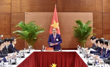 នាយករដ្ឋមន្រ្តីង្វៀនស្វឹនភុក៖ វៀតណាមត្រូវទប់ស្កាត់ជំងឺរាតត្បាតកូវីដ១៩ប្រកបដោយប្រសិទ្ធភាពមុនពេលចូលពិធីបុណ្យចូលឆ្នាំថ្មីប្រពៃណីវៀតណាម ឆ្នាំឆ្លូវត្រីស័ក២