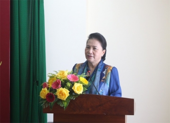 ប្រធានរដ្ឋសភាលោកស្រី Nguyen Thi Kim Ngan អញ្ជើញជូនអំណោយបុណ្យតេតនៅខេត្ត Ben Tre