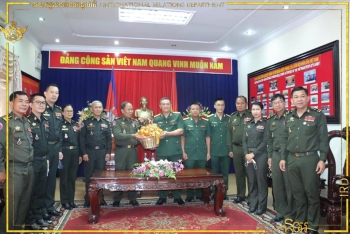 ទីប្រឹក្សាពិសេសរបស់សម្តេចទៀបាញ់អបអរសាទរការិយាល័យអនុព័ន្ធយោធាវៀតណាមប្រចាំនៅកម្ពុជាក្នុងឱកាសបុណ្យចូលឆ្នាំថ្មីប្រពៃណីវៀតណាម ២០២១