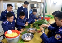ស្វាគមន៍បុណ្យចូលឆ្នាំថ្មីនៅលើនាវាឆ្មាំសមុទ្រ
