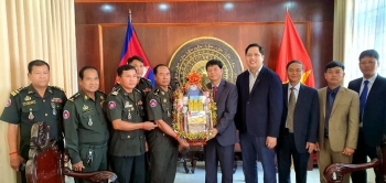 តំបន់ប្រតិបត្តិការសឹករងខេត្តព្រះសីហនុ ជូនពរឆ្នាំថ្មីប្រពៃណីវៀតណាមដល់ស្ថានអគ្គកុងស៊ុលវៀតណាមប្រចាំនៅក្រុងព្រះសីហនុ