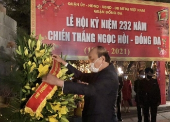 នាយករដ្ឋមន្រ្តី លោក Nguyen Xuan Phuc អញ្ជើញអុជធូបនៅវិមាន Quang Trung – Nguyen Hue