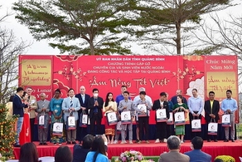 ជនបរទេសនៅខេត្ត Quang Binh ចូលរួមយ៉ាងរំភើបក្នុងពិធីជួបសំណេះសំណាល“ ពិធីបុណ្យចូលឆ្នាំថ្មីប្រពៃណីវៀតណាម”