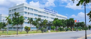 "ភ្លាមៗបន្ទាប់ពីសម្តេច ហ៊ុនសែន នាយករដ្ឋមន្រ្តីកម្ពុជាជ្រើសរើសមន្ទីរពេទ្យជោរៃ ភ្នំពេញ (CRP)  អ្នកជម្ងឺជាច្រើនបានទូរស័ព្ទមកខ្ញុំថា៖  តើមន្ទីរពេទ្យនេះអាច