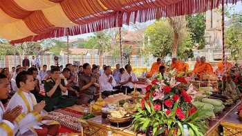 បើកការដ្ឋានសាងសង់ស្តូបមិត្តភាពកម្ពុជា - វៀតណាមនៅខេត្តកំពង់ស្ពឺ