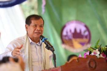 លោកថោង ខុន រដ្ឋមន្ត្រីក្រសួងទេសចរណ៍កម្ពុជា អំពាវនាវពលរដ្ឋទៅ លេងបុណ្យទន្លេ នៅបាត់ដំបង