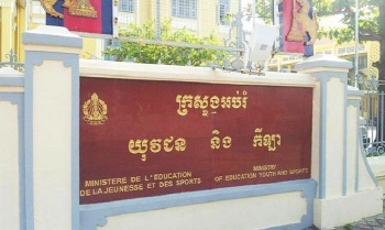 ក្រសួងអប់រំកម្ពុជាសម្រេចឲ្យសិស្ស និងនិស្សិតនៅទូទាំងប្រទេស ឈប់សម្រាកមុនកាលកំណត់ ចាប់ពីថ្ងៃនេះរហូតដល់មានការជូនដំណឹងថ្មី ដើម្បីបង្ការទប់ស្កាត់ Covid-19