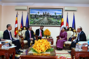 គណៈប្រតិភូនៃគណៈកម្មាធិការសាសនារដ្ឋាភិបាលវៀតណាមចូលជួបសម្តែងការគួរសមជាមួយឧបនាយករដ្ឋមន្ត្រីកម្ពុជា