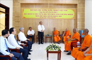 នាយករដ្ឋមន្ត្រីវៀតណាម លោក Nguyen Xuan Phuc អញ្ជើញទៅសួរសុខទុក្ខនិងជូនពរបុណ្យចូលឆ្នាំថ្មីប្រពៃណីខ្មែរនៅឯបណ្ឌិតសភាពុទ្ធសាសនាថេរវាទខ្មែរ